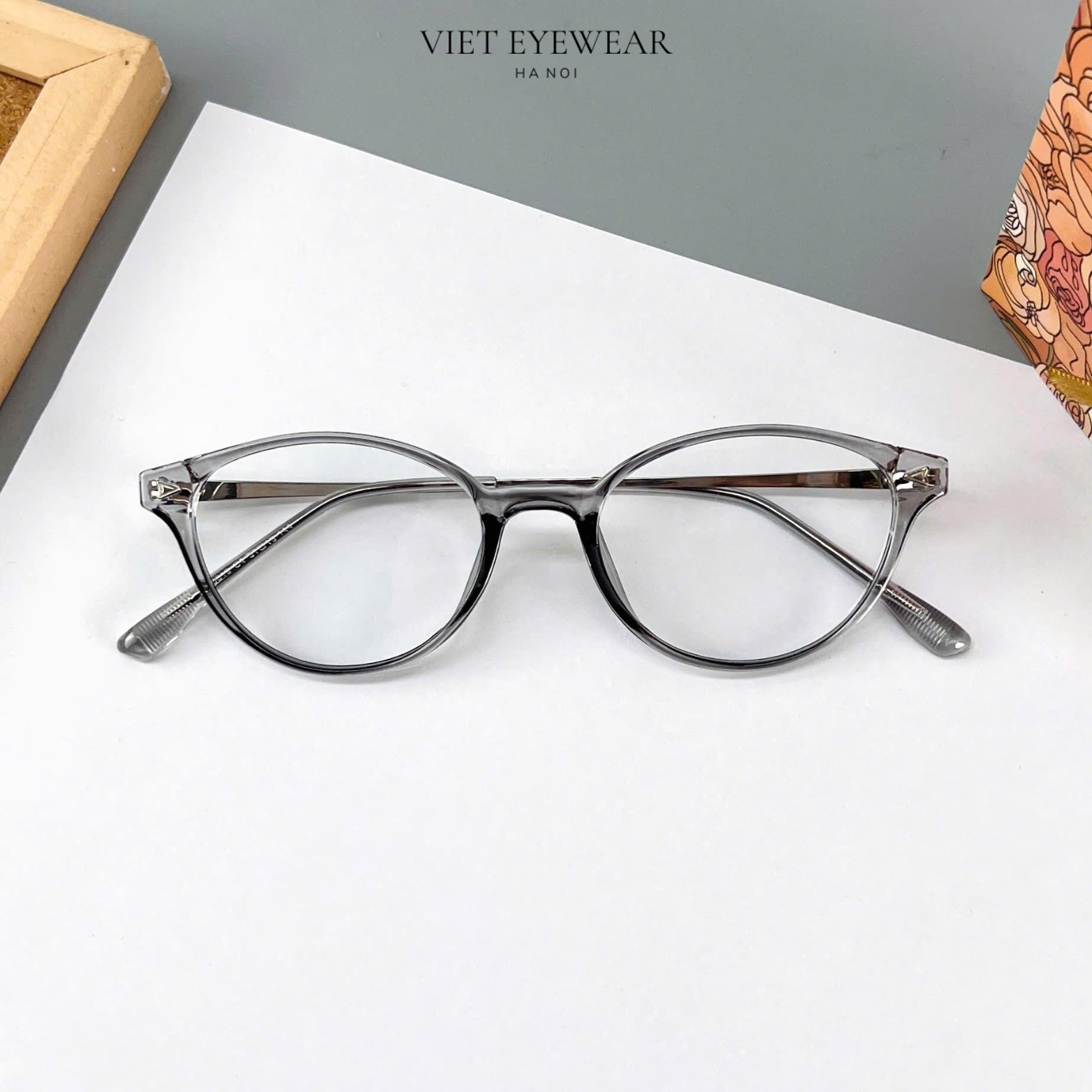 VIET EYEWEAR 30319 Grau